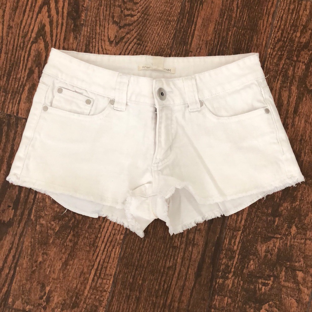 Forever 21 white denim shorts size 26